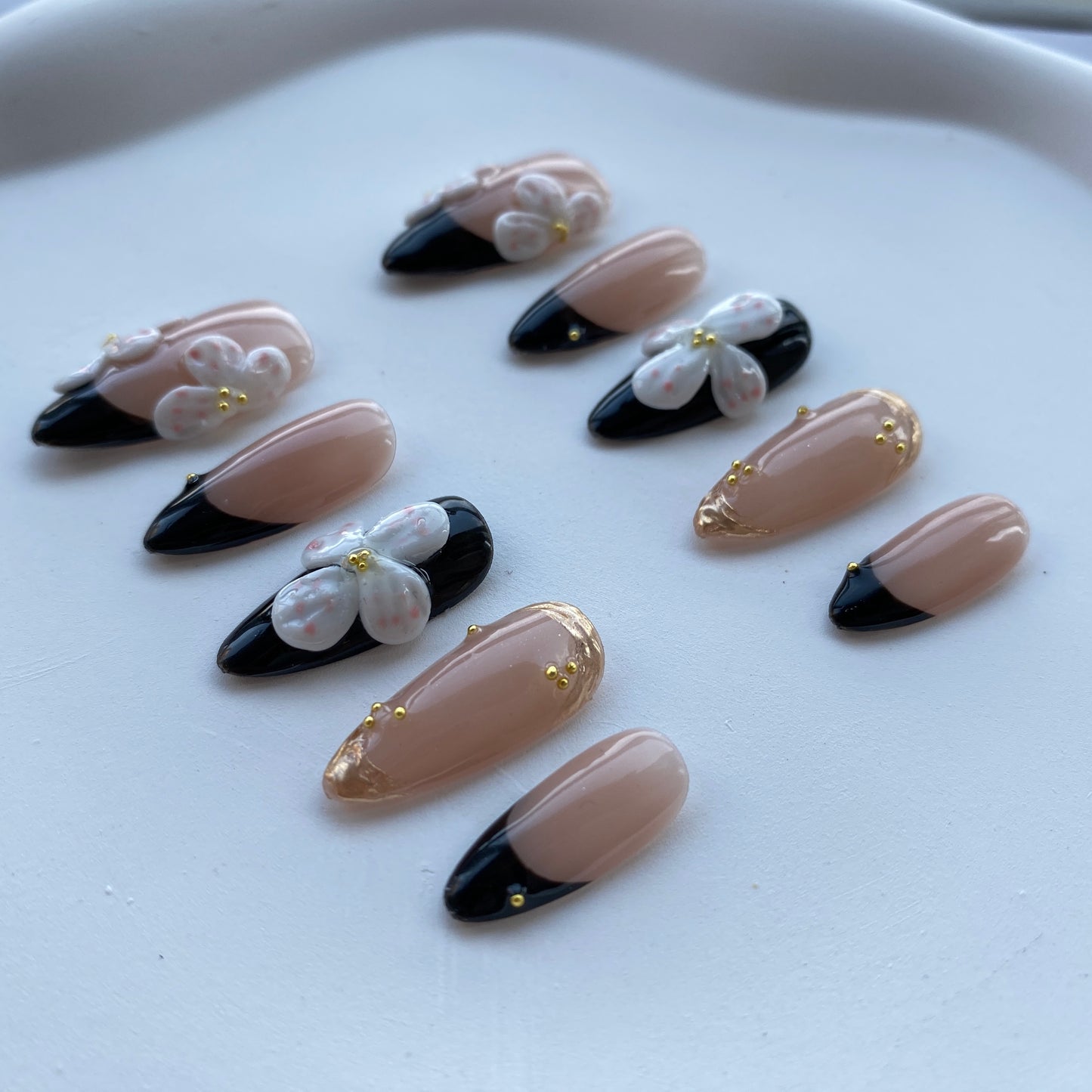 F07—Handmade Almond 3D Sculpted Wearable Nails