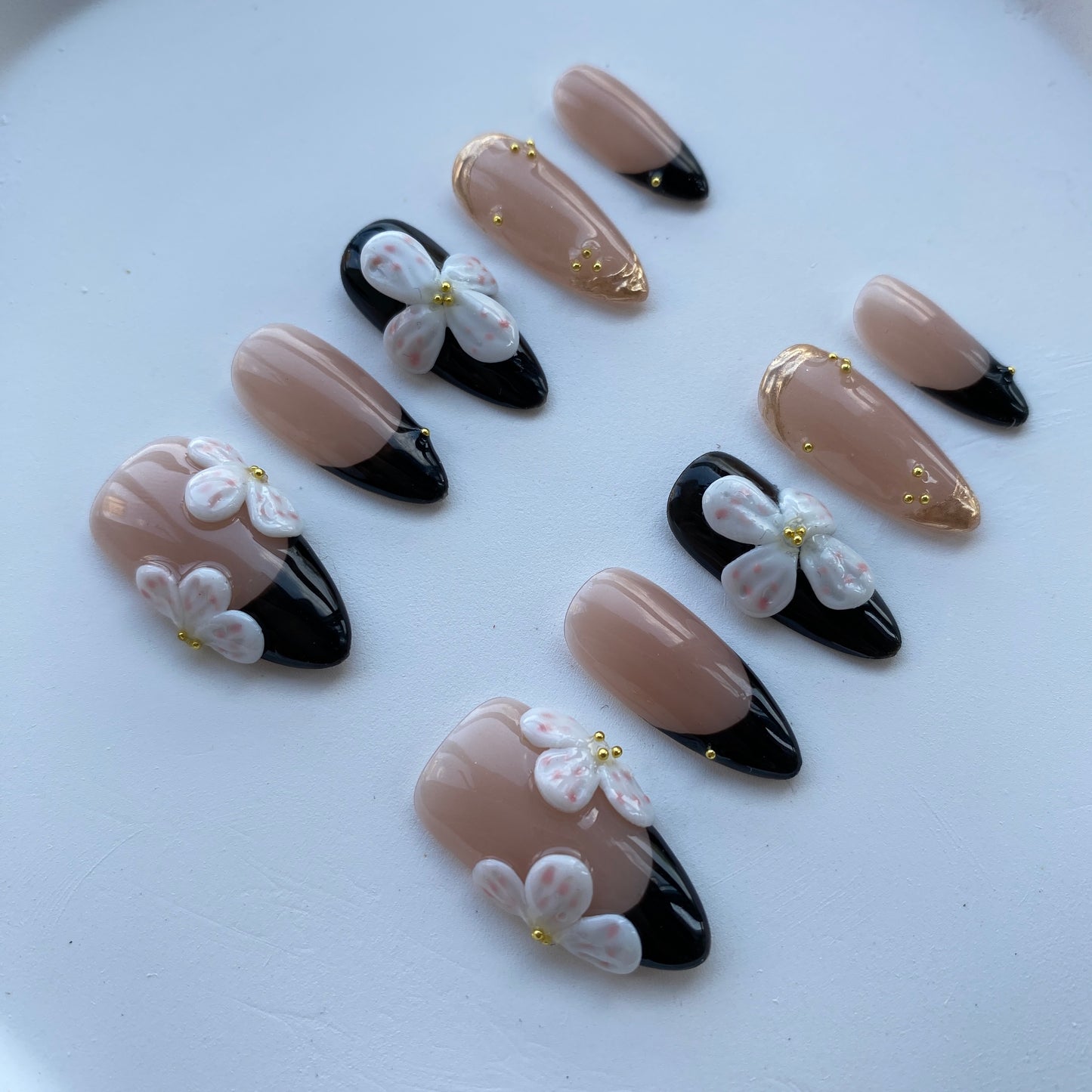 F07—Handmade Almond 3D Sculpted Wearable Nails